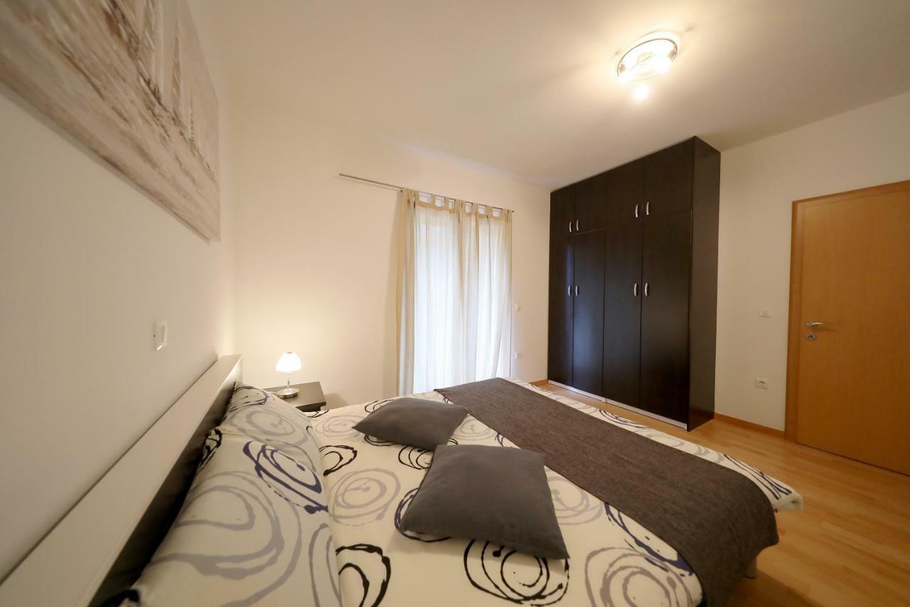 Luxury Villa Nada With Pool Petrcane Bagian luar foto