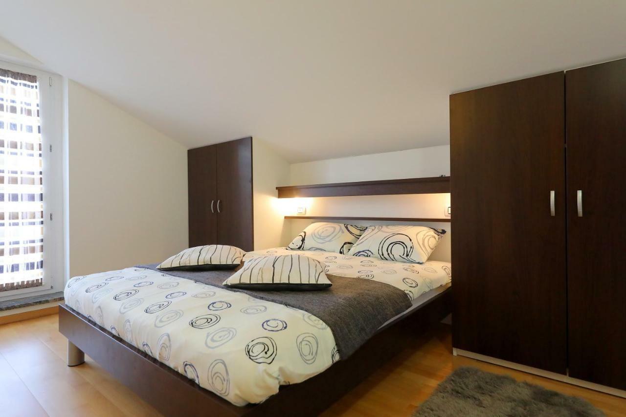Luxury Villa Nada With Pool Petrcane Bagian luar foto