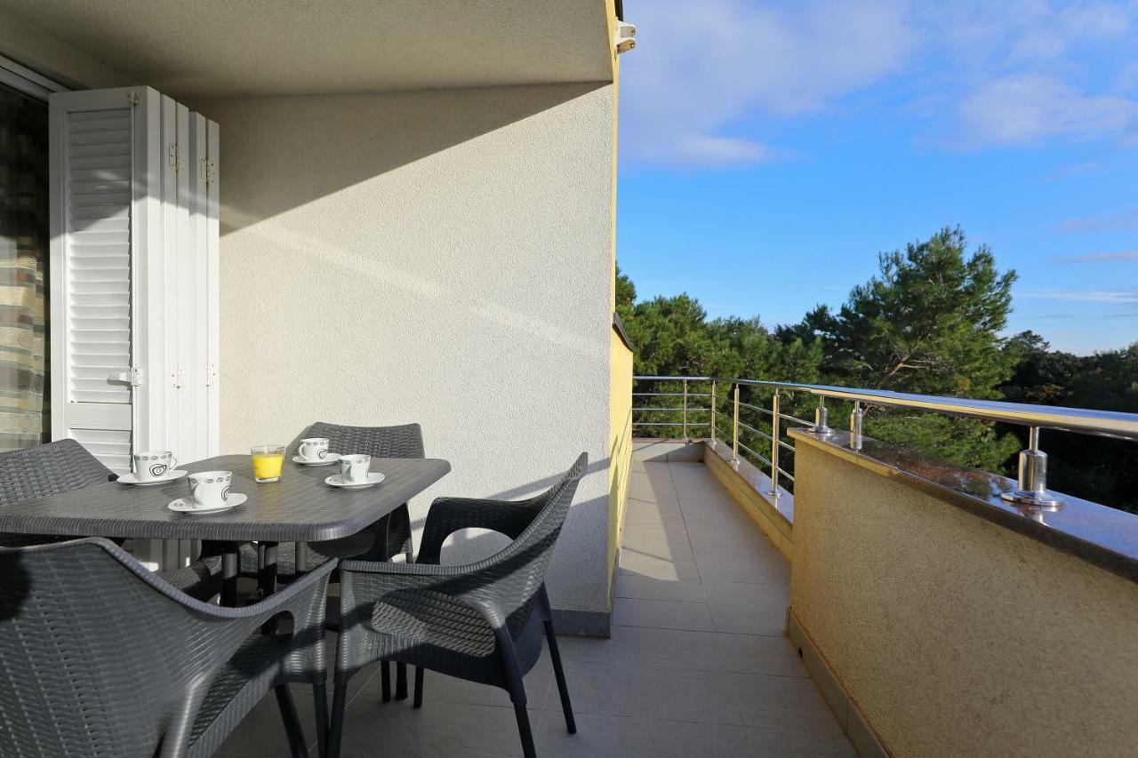 Luxury Villa Nada With Pool Petrcane Bagian luar foto