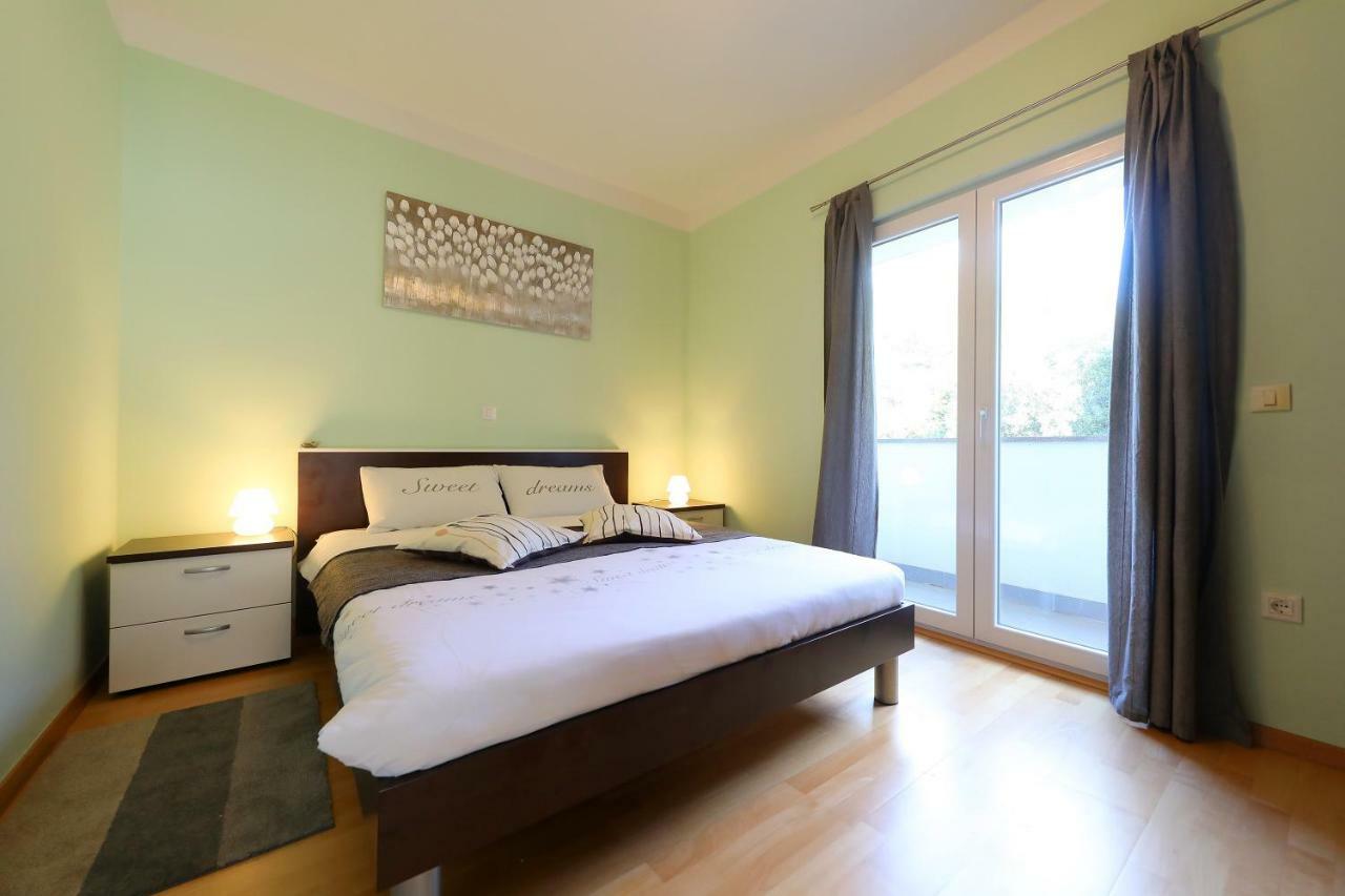 Luxury Villa Nada With Pool Petrcane Bagian luar foto