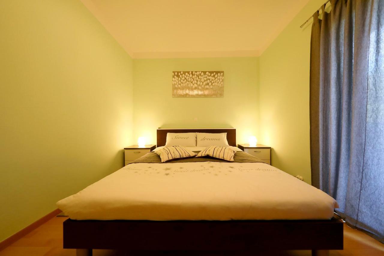 Luxury Villa Nada With Pool Petrcane Bagian luar foto