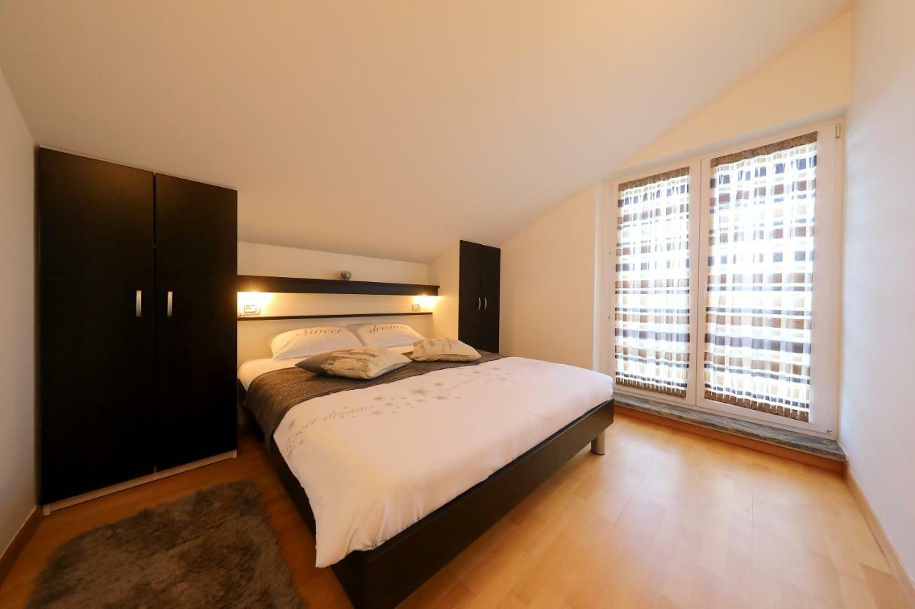 Luxury Villa Nada With Pool Petrcane Bagian luar foto
