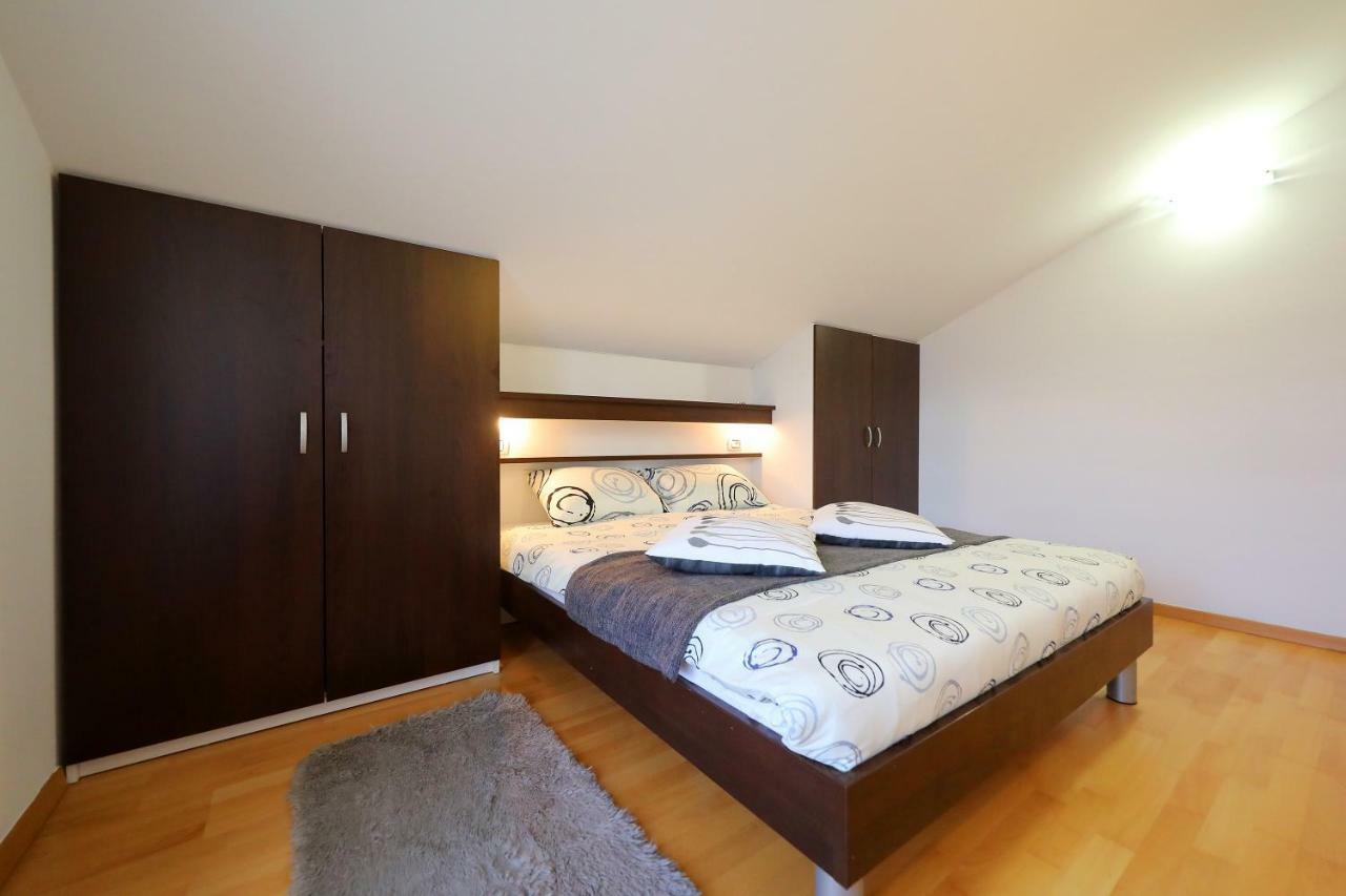 Luxury Villa Nada With Pool Petrcane Bagian luar foto