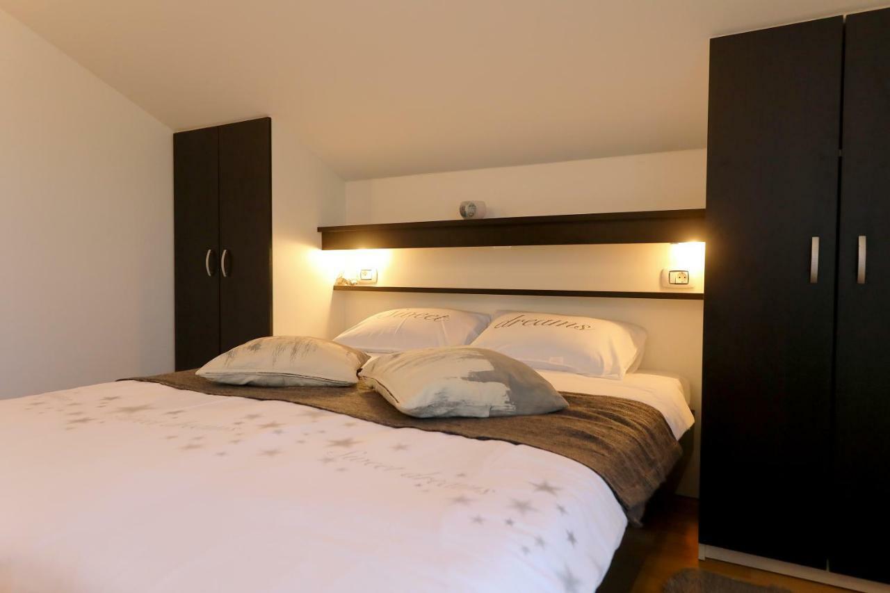 Luxury Villa Nada With Pool Petrcane Bagian luar foto
