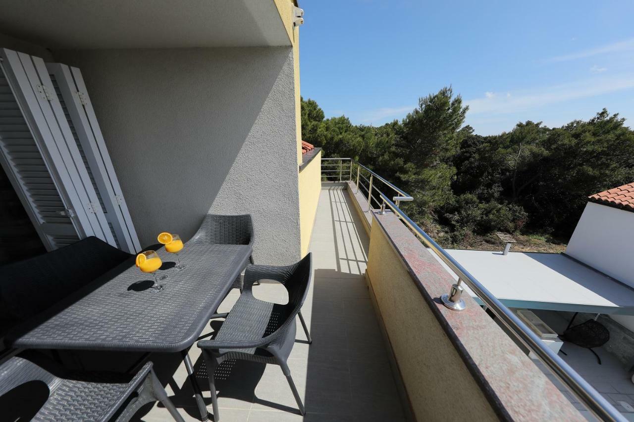 Luxury Villa Nada With Pool Petrcane Bagian luar foto