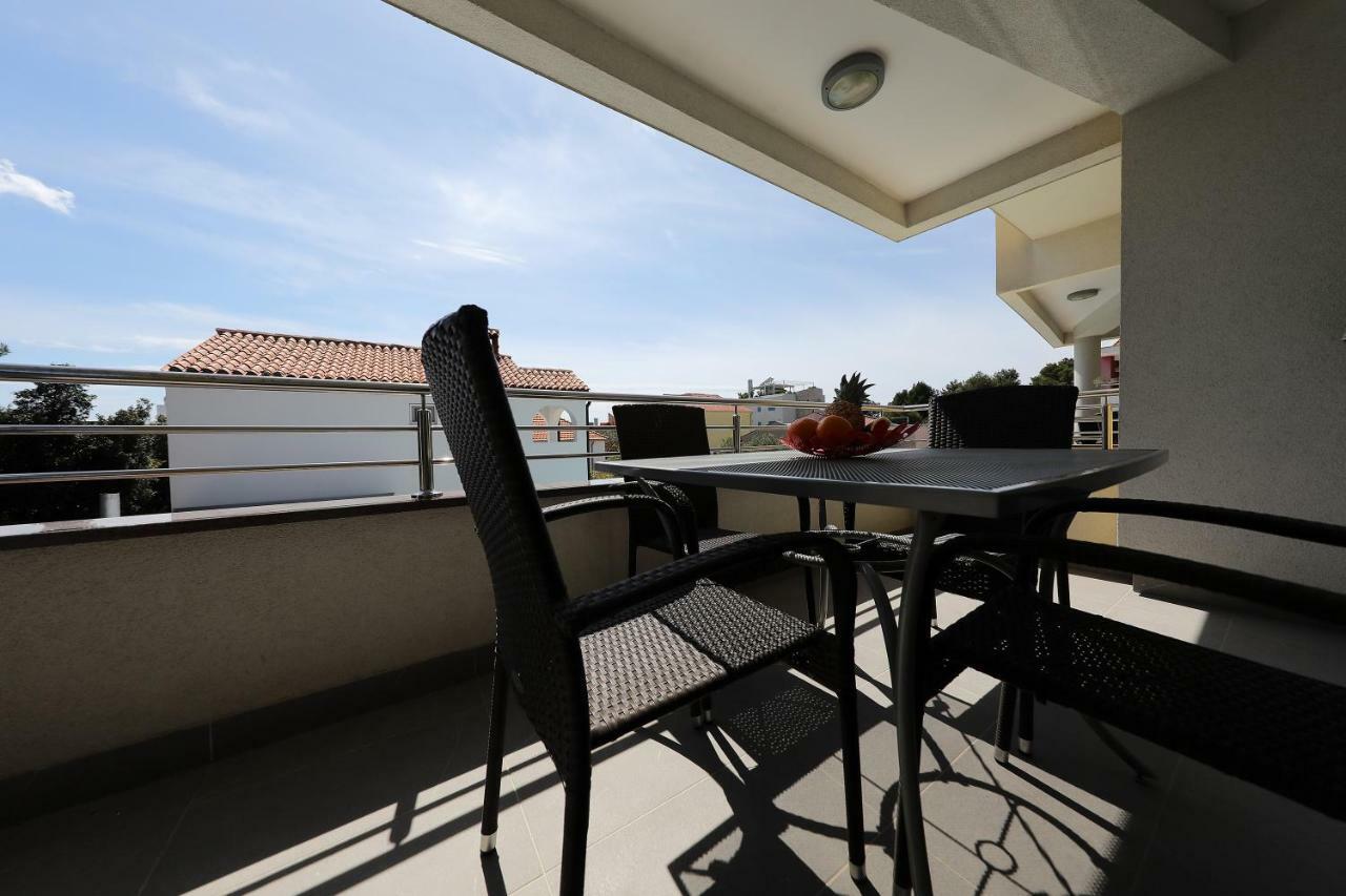 Luxury Villa Nada With Pool Petrcane Bagian luar foto