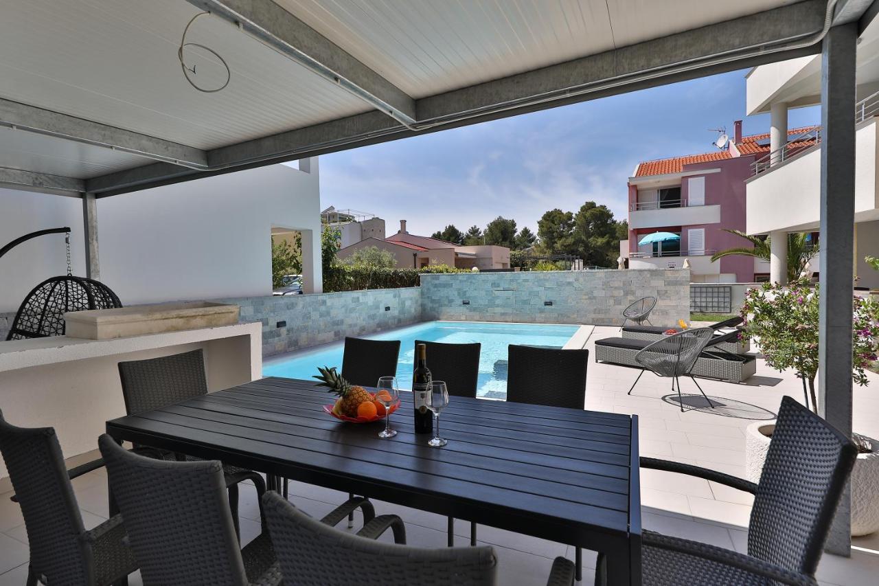Luxury Villa Nada With Pool Petrcane Bagian luar foto