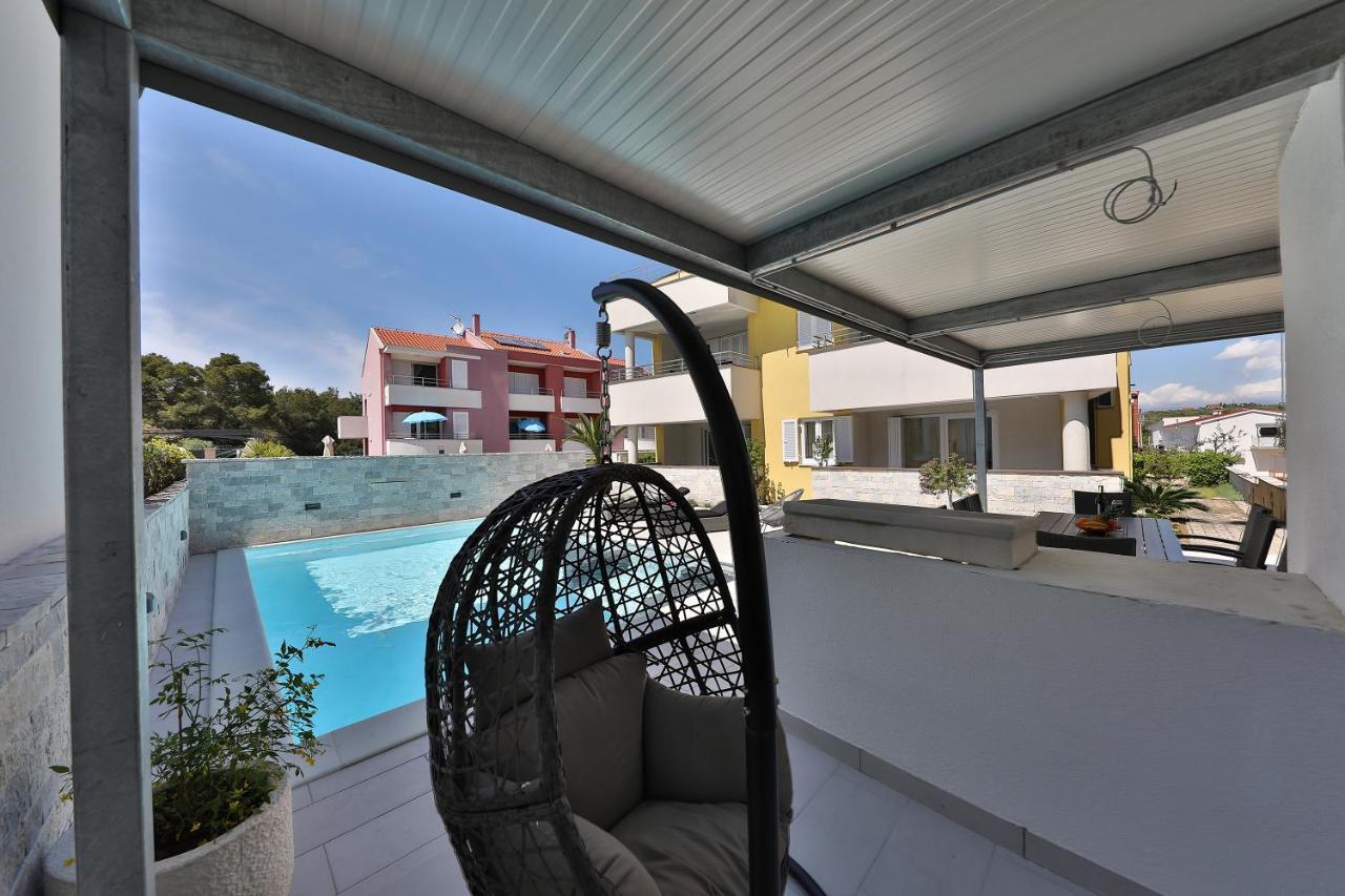 Luxury Villa Nada With Pool Petrcane Bagian luar foto