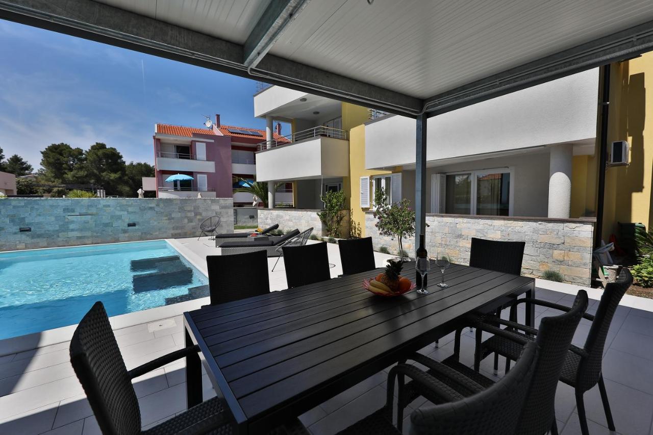 Luxury Villa Nada With Pool Petrcane Bagian luar foto