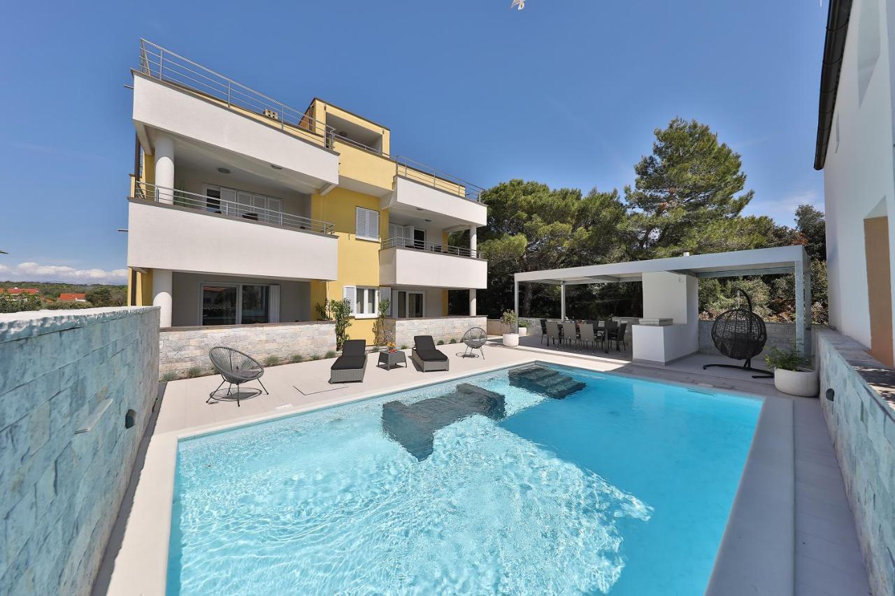 Luxury Villa Nada With Pool Petrcane Bagian luar foto